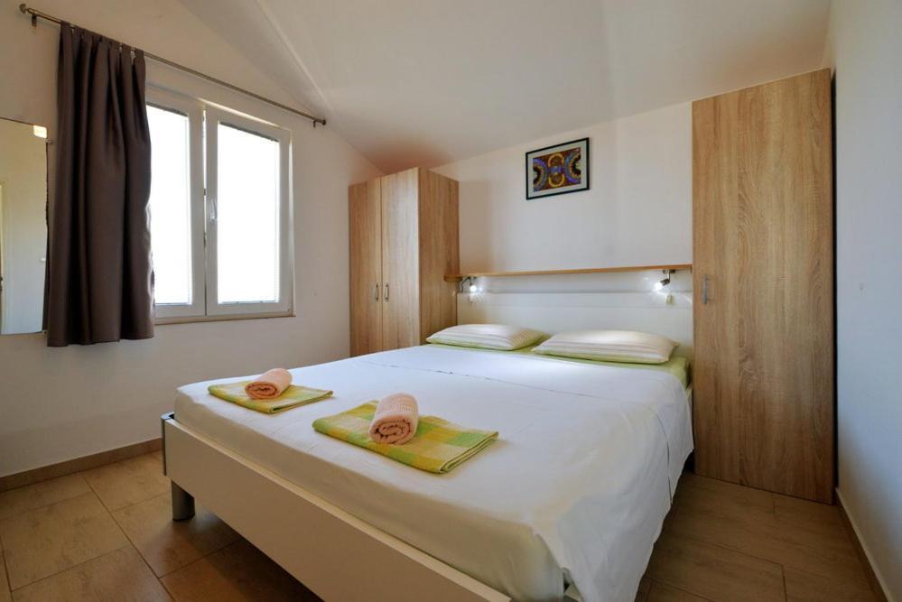 Apartments Viola Betina (Sibenik-Knin) Quarto foto