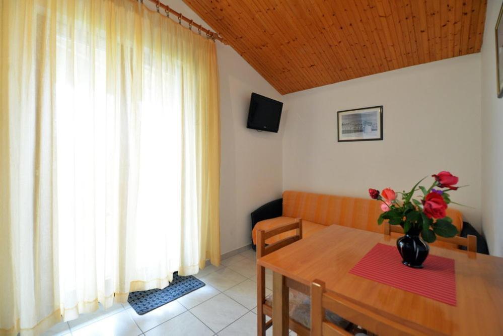 Apartments Viola Betina (Sibenik-Knin) Quarto foto
